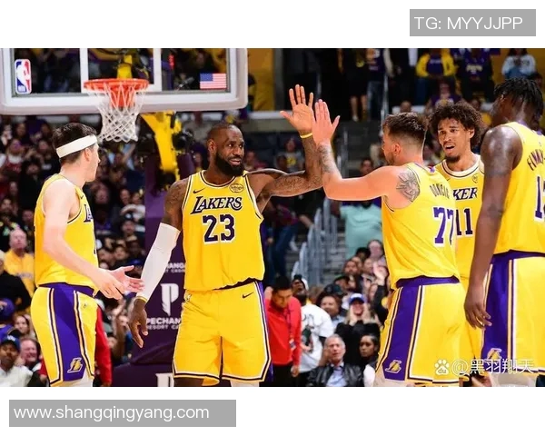 湖人队与惹火队激战正酣谁将夺得本赛季的胜利荣耀