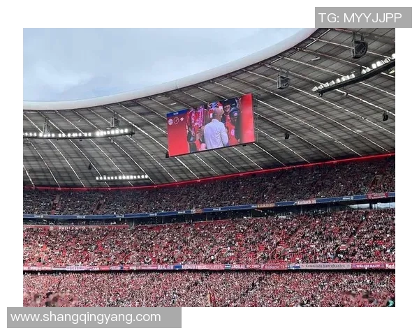 莱万重返安联球场引发拜仁球迷愤怒反响称其忘恩负义