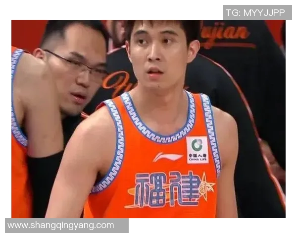 山东男篮与福建男篮激战正酣谁能在这场对决中笑到最后